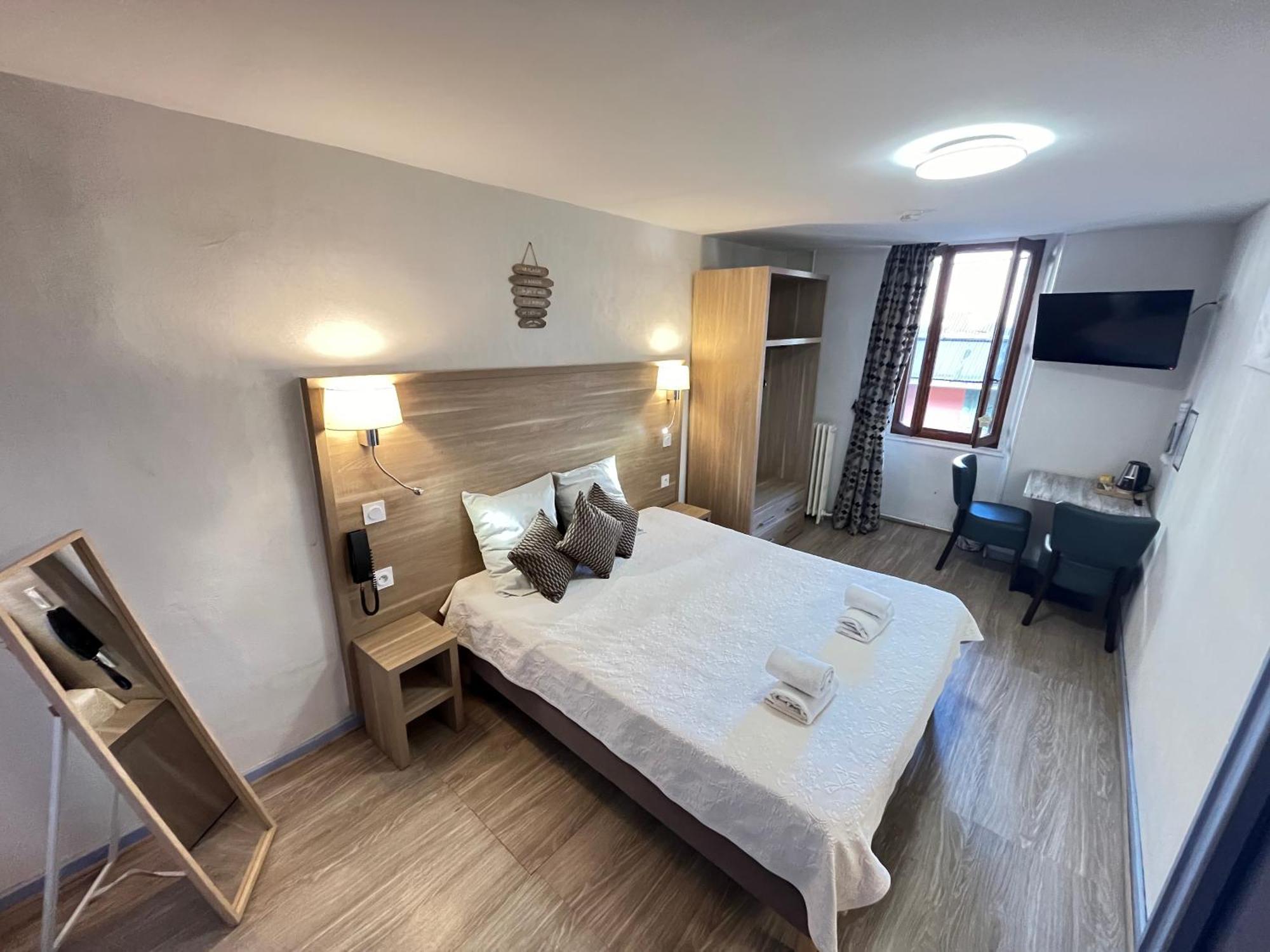 Hotel Du Cheval Blanc บาร์เซอลอนเน็ต ภายนอก รูปภาพ