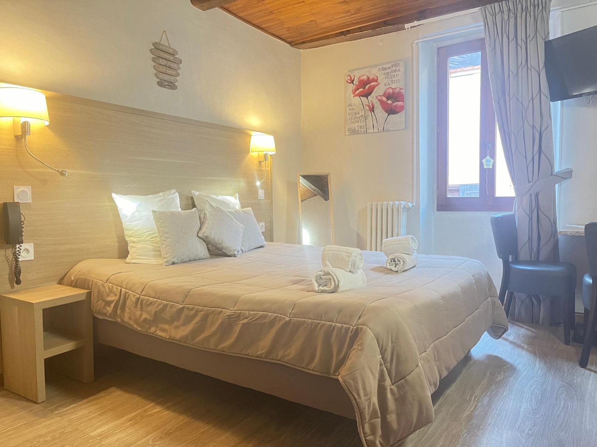 Hotel Du Cheval Blanc บาร์เซอลอนเน็ต ภายนอก รูปภาพ